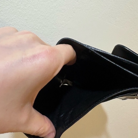 Gucci Black‎ Leather Wallet with Silver Clasp - Picture 8 of 10